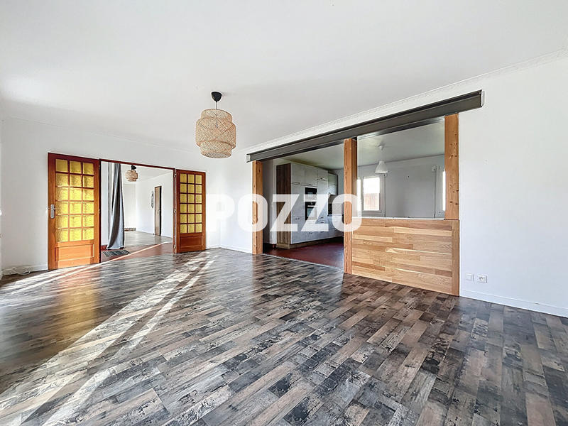 Maison - 198 m² - 9 pièces