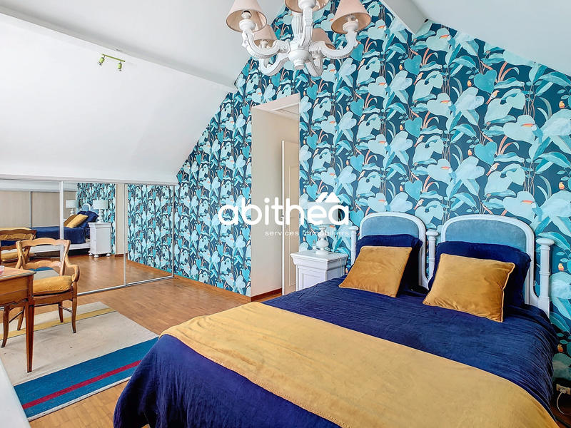 Maison - 252 m² - 10 pièces