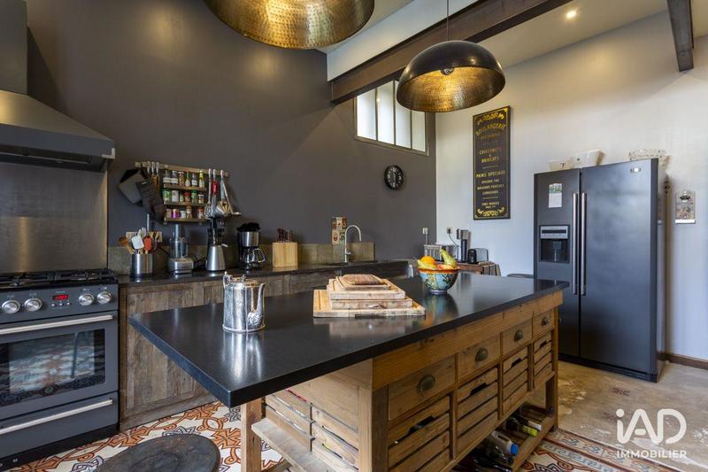 Maison - 331 m² - 8 pièces