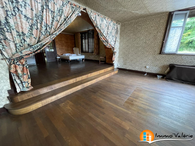 Maison - 306 m² - 10 pièces