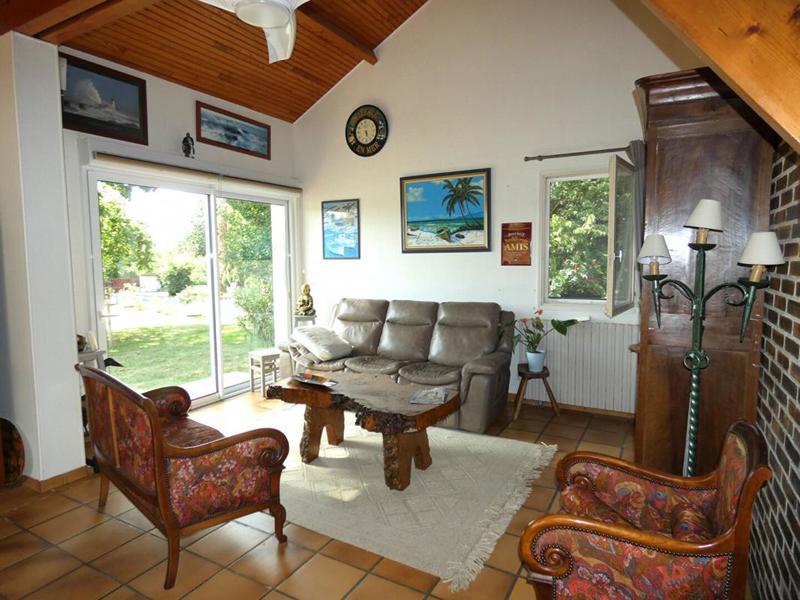 Maison - 220 m² - 8 pièces