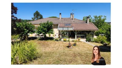 Maison traditionnelle - 151 m² - 6 pièces