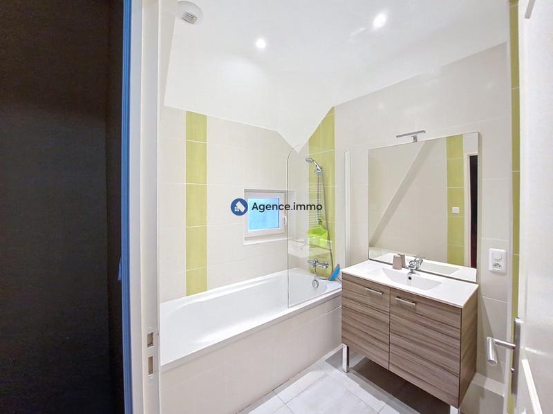 Maison - 246 m² - 10 pièces