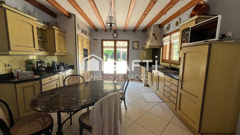 Maison - 238 m² - 7 pièces