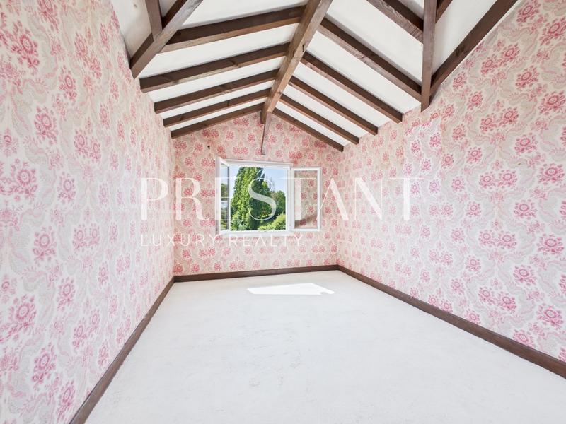 Maison - 256 m² - 12 pièces