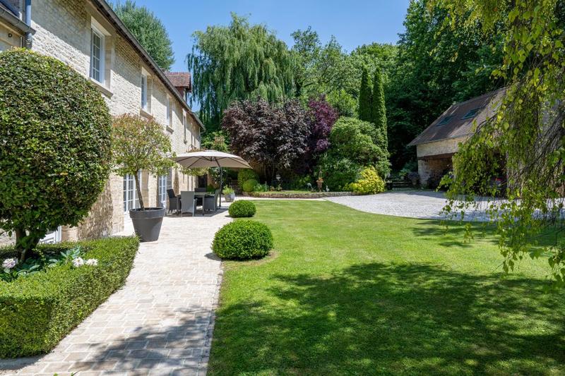 Demeure - 327 m² - 5 pièces