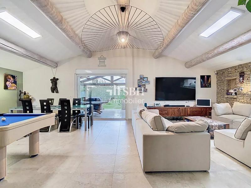 Maison - 480 m² - 8 pièces