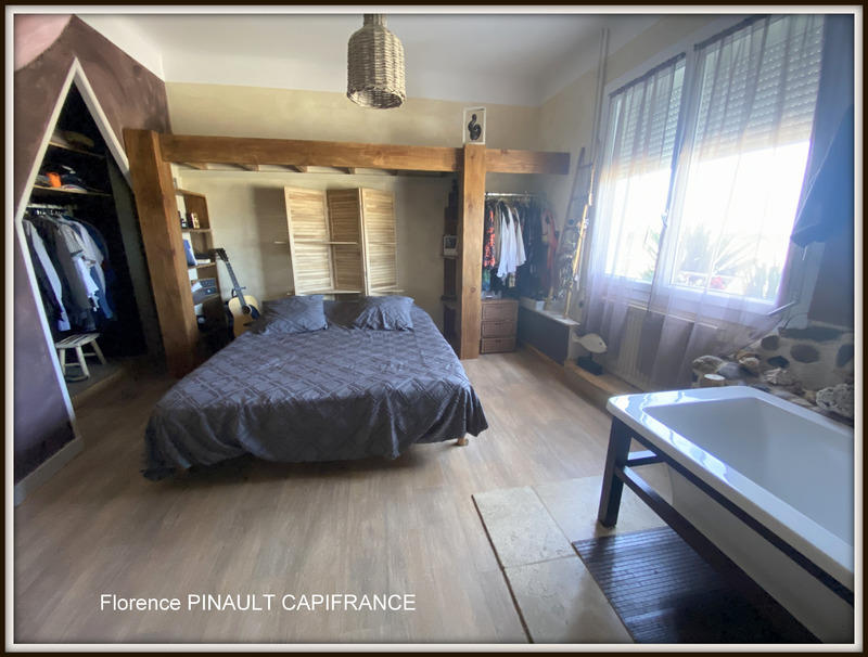 Maison - 233 m² - 9 pièces