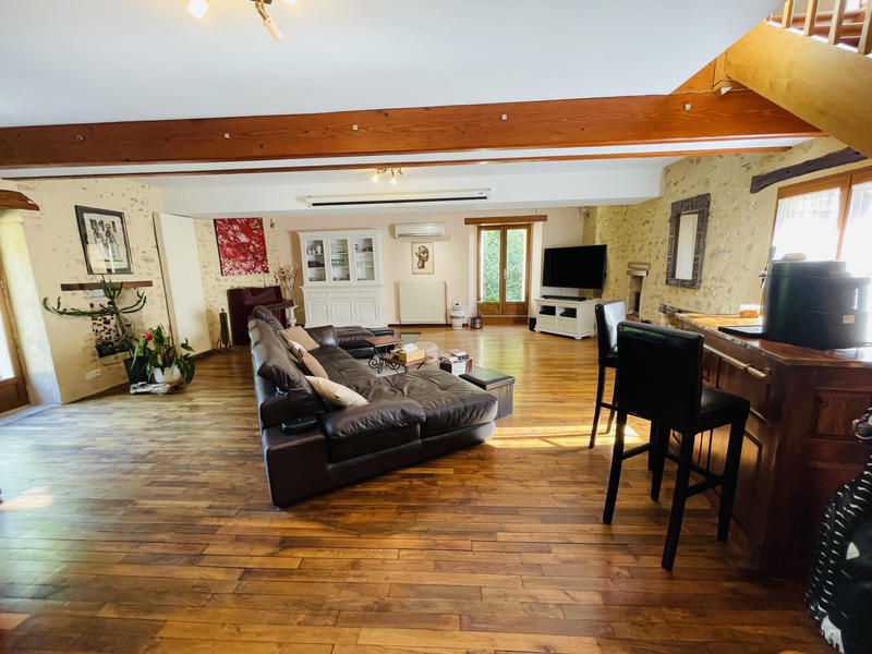 Maison - 223 m² - 7 pièces