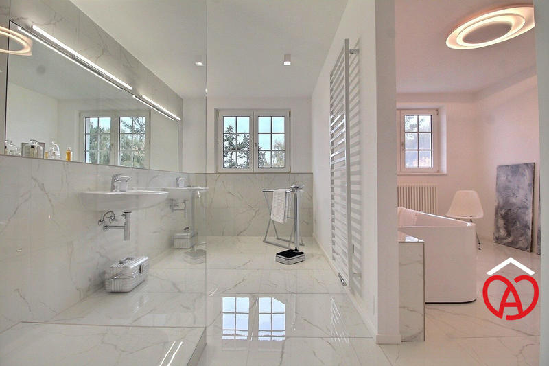 Maison - 248 m² - 10 pièces