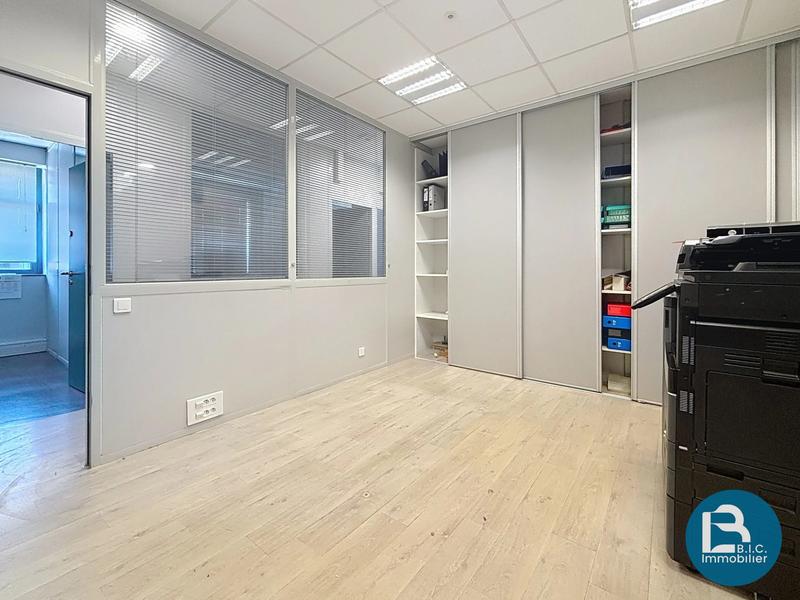 Bureau - 252 m² - 12 pièces