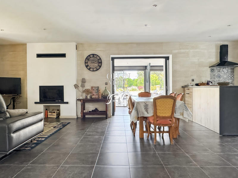 Maison - 203 m² - 7 pièces