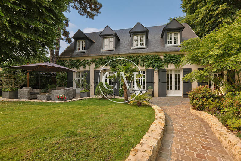 Maison - 271 m² - 7 pièces