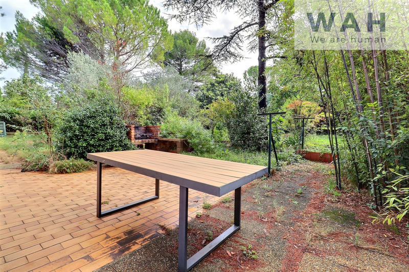 Maison - 280 m² - 11 pièces