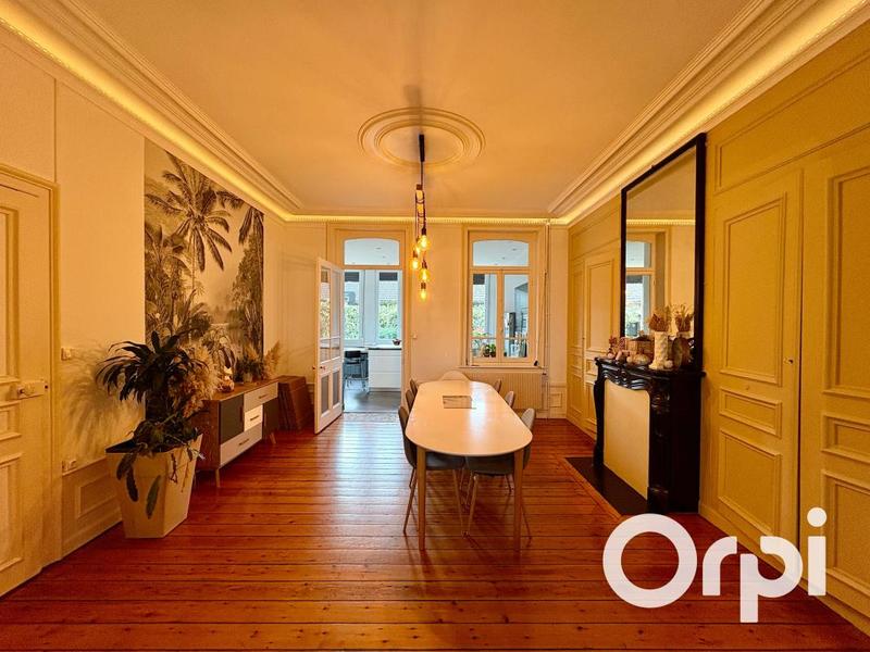 Maison - 335 m² - 8 pièces