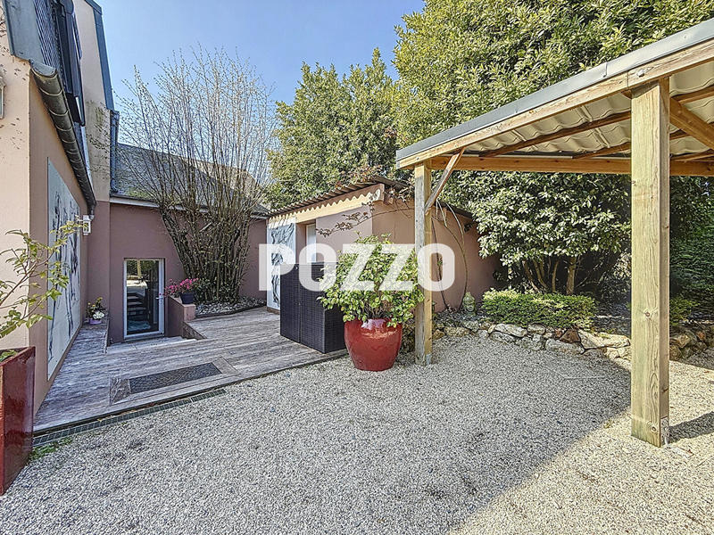 Maison - 220 m² - 8 pièces
