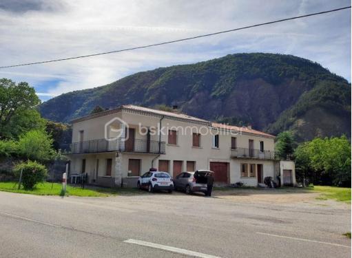 Maison jumelée - 290 m² - 14 pièces