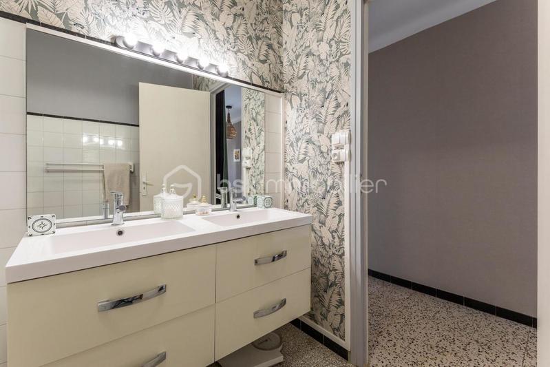 Demeure - 201 m² - 8 pièces