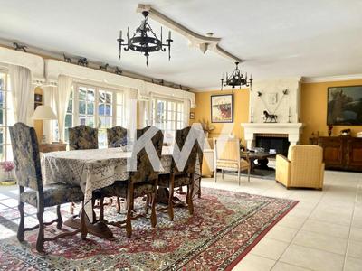 Propriété - 300 m² - 8 pièces