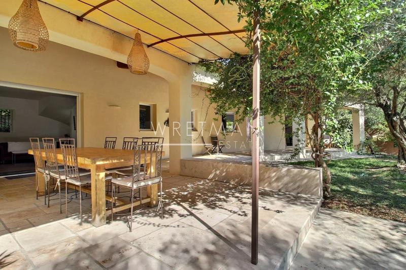 Villa - 225 m² - 6 pièces