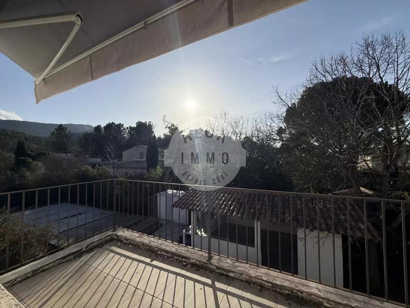 Maison - 197 m² - 7 pièces