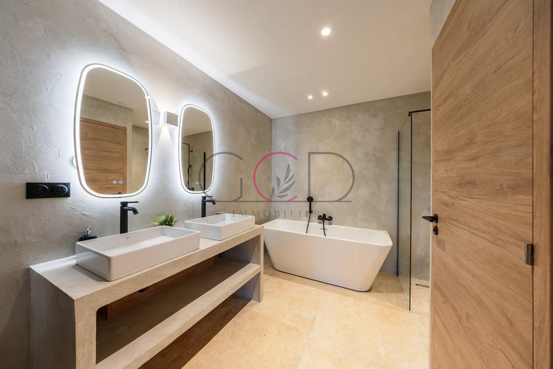 Appartement - 102 m² - 5 pièces