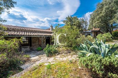 Maison - 204 m² - 8 pièces