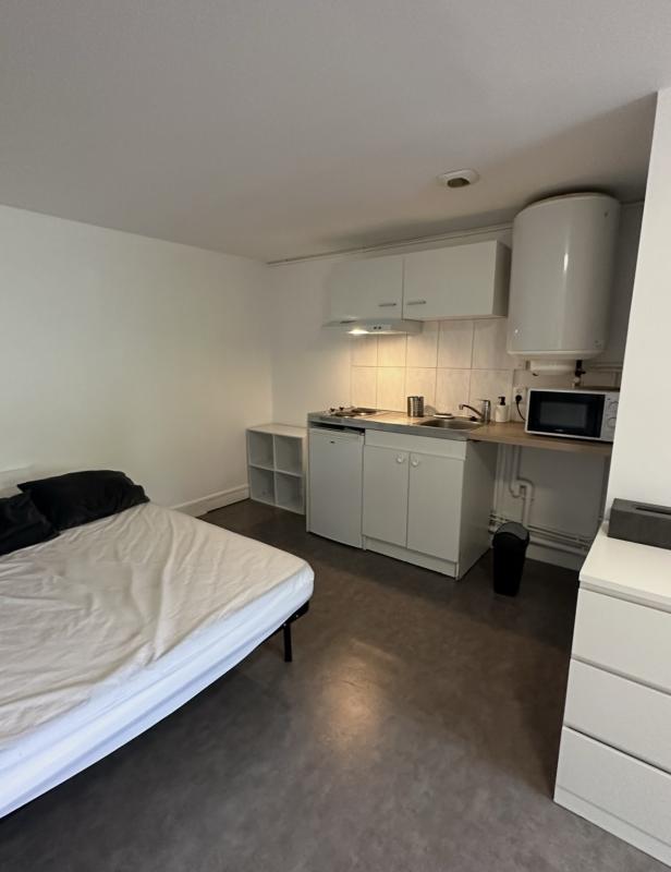 Studio - 25 m² - 1 pièce