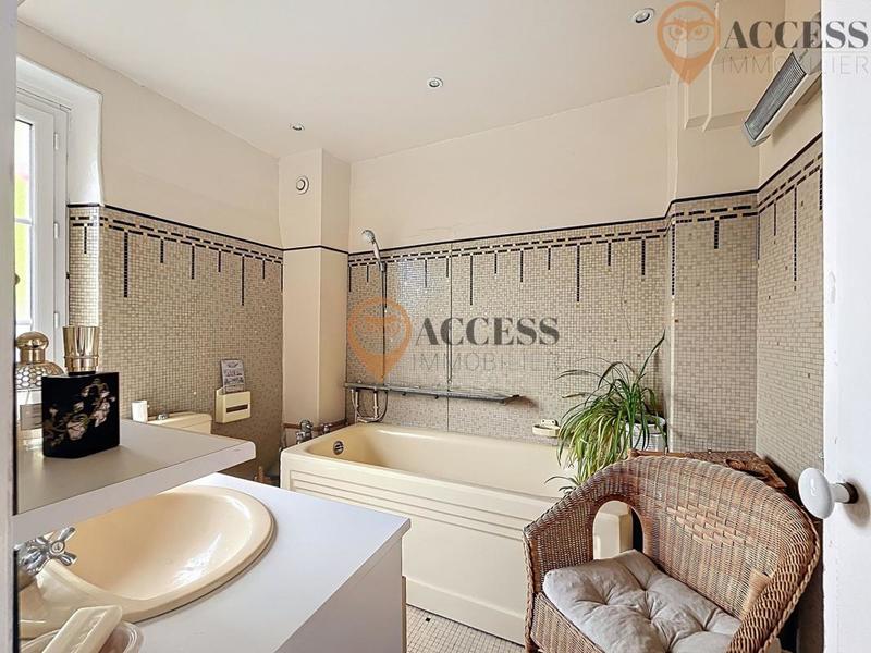 Maison - 209 m² - 8 pièces