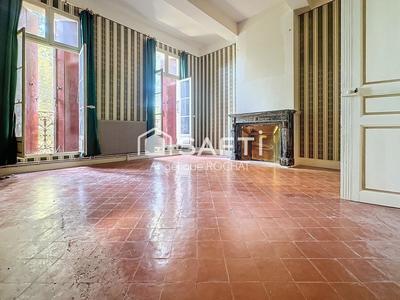 Maison - 370 m² - 12 pièces