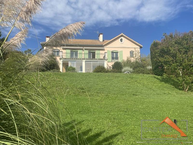 Maison - 138 m² - 4 pièces