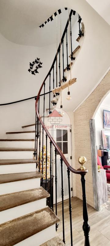 Maison ancienne - 305 m² - 9 pièces