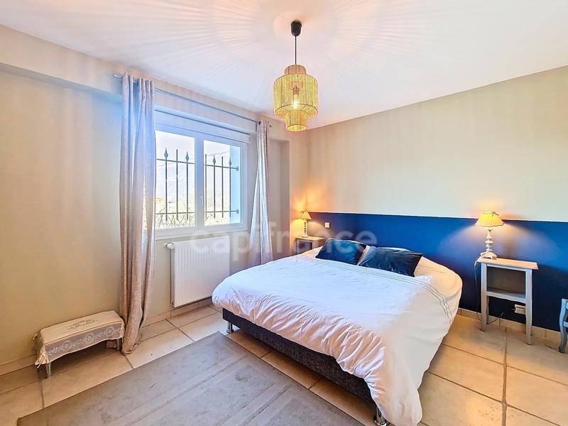 Maison - 310 m² - 8 pièces