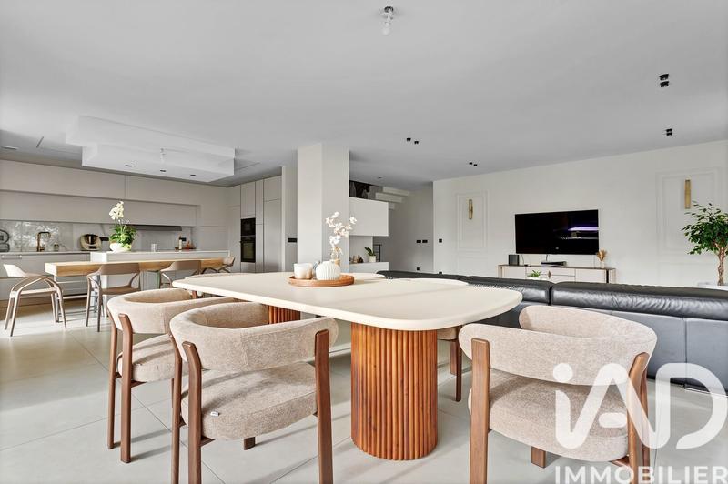 Maison de maîtres - 267 m² - 13 pièces