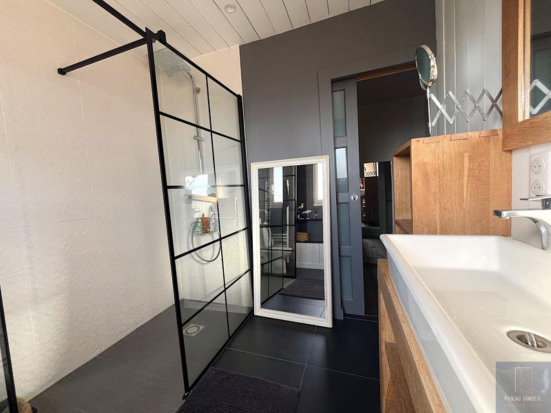 Maison - 260 m² - 7 pièces