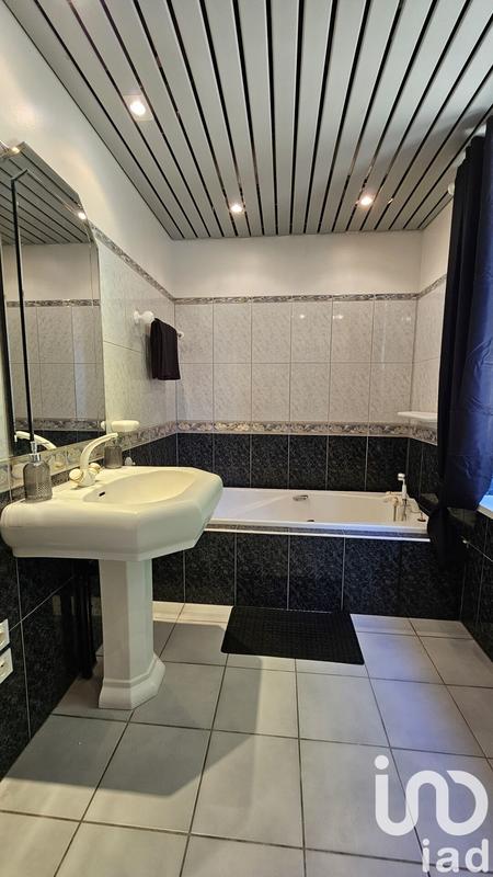 Maison - 226 m² - 7 pièces