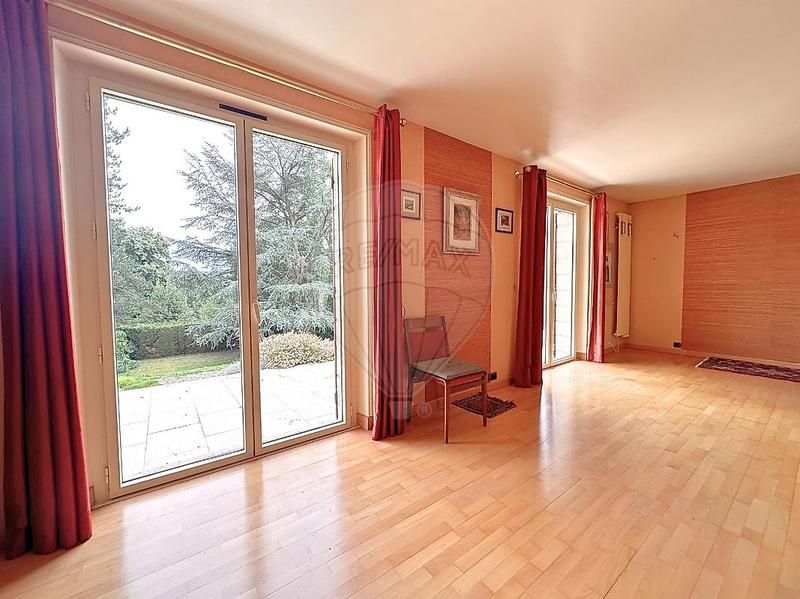 Propriété - 220 m² - 8 pièces