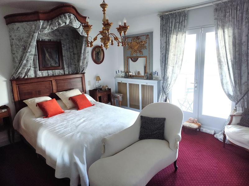 Villa - 337 m² - 10 pièces