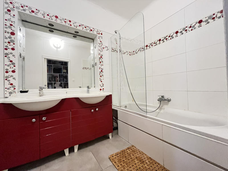 Maison - 198 m² - 7 pièces