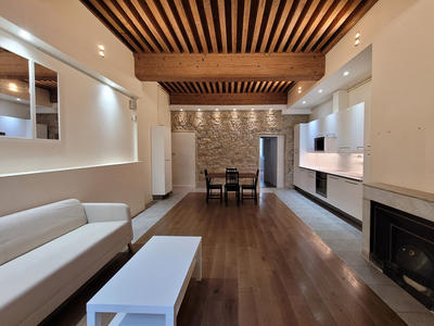 Appartement - 90 m² - 4 pièces