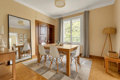 Maison - 235 m² - 8 pièces