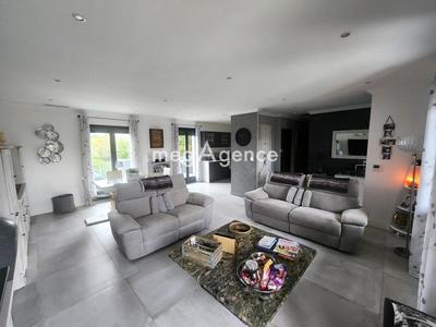 Maison - 180 m² - 5 pièces