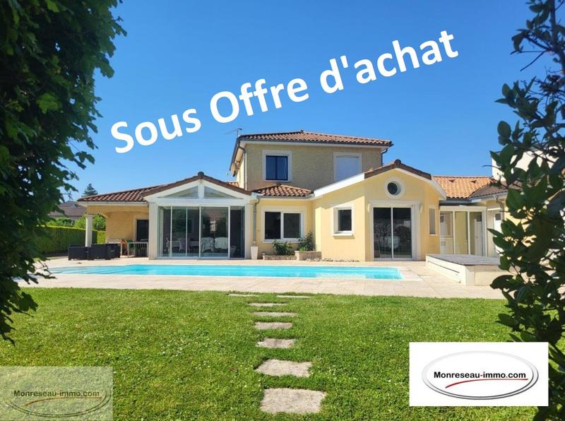 Propriété - 210 m² - 11 pièces