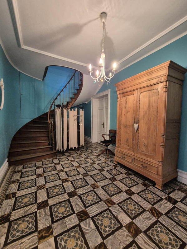 Maison - 305 m² - 8 pièces