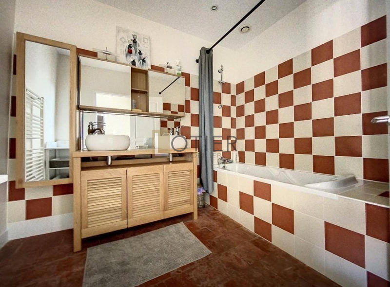 Maison - 207 m² - 8 pièces