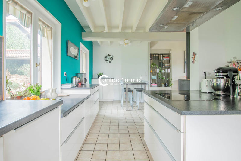 Maison - 210 m² - 6 pièces