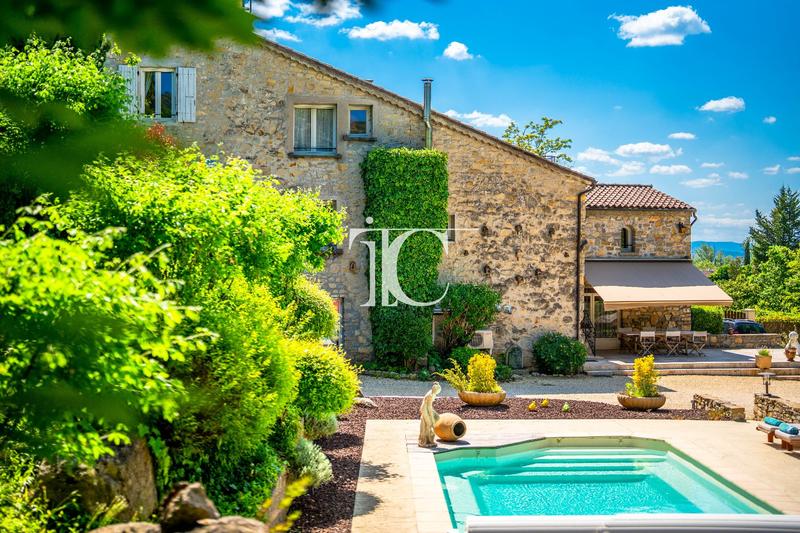 Maison - 397 m² - 12 pièces