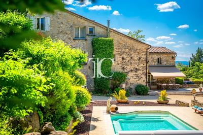 Maison - 397 m² - 12 pièces