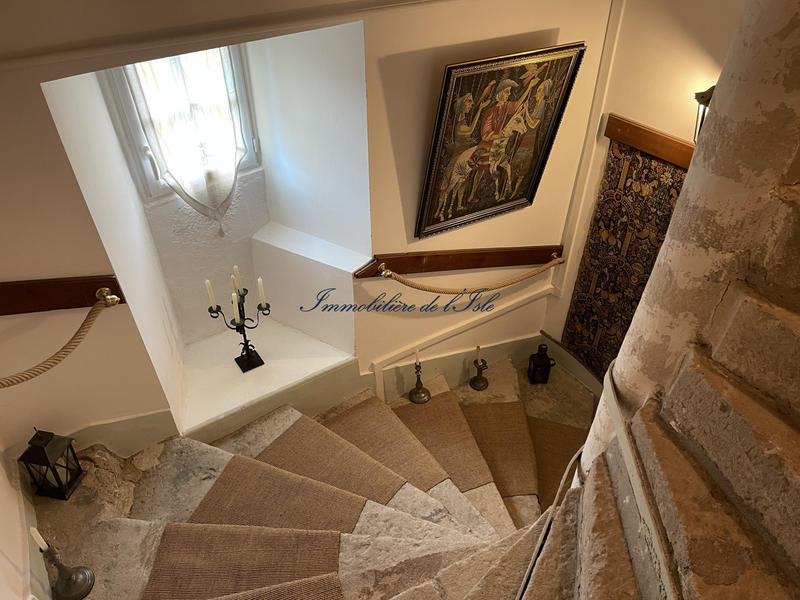 Maison - 396 m² - 13 pièces