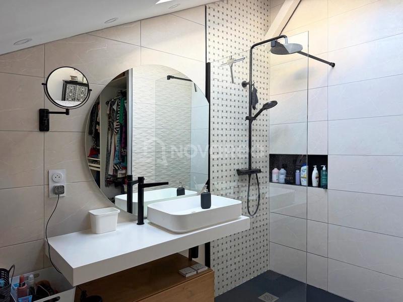 Loft - 116 m² - 5 pièces